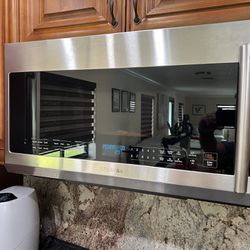 Microwave Almost New