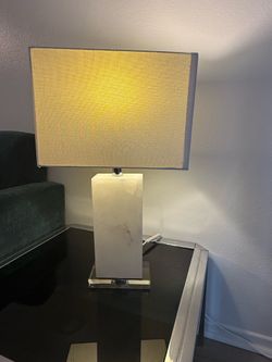 Great condition table lamp (1)