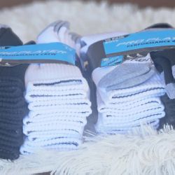 New 20 pairs white black gray socks shoe sz. 3-9.  20 media blanca negra, gris para zapato sz 3 al 9