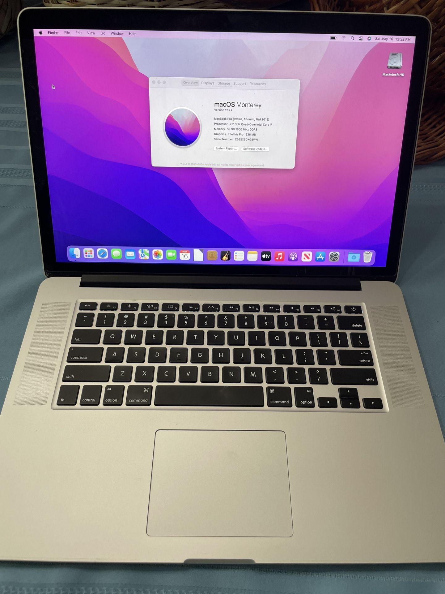 (#36) Apple MacBook Pro 2.2 “Core i7” 15" Mid-2015 16 RAM, 250 GB Flash