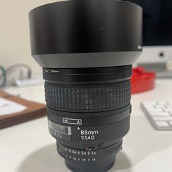 Nikon AF-S NIKKOR 85mm f/1.4 D Autofocus Lens