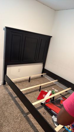 Queen bed and mattress and box spring