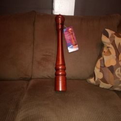 Mr.Dudley  Rainer  Walnut Peppermill 24"