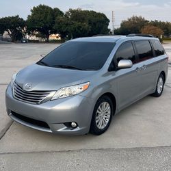 2016 Toyota Sienna XLE
