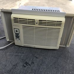 Very Good Condition Frigidaire Air Conditioner 