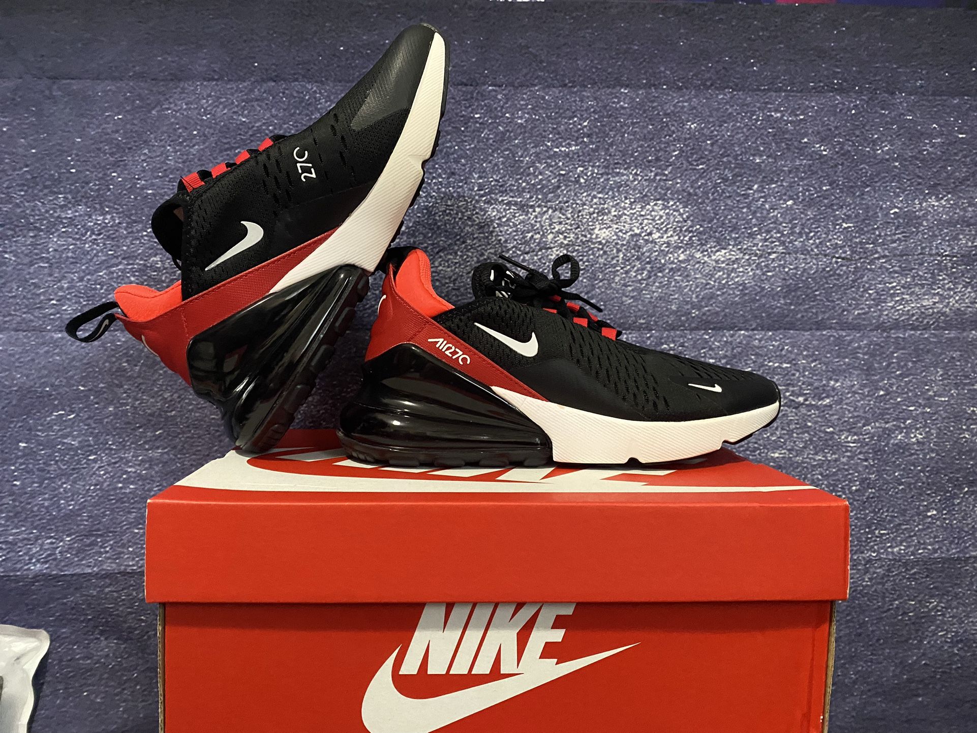 NIKE AIR MAX 270