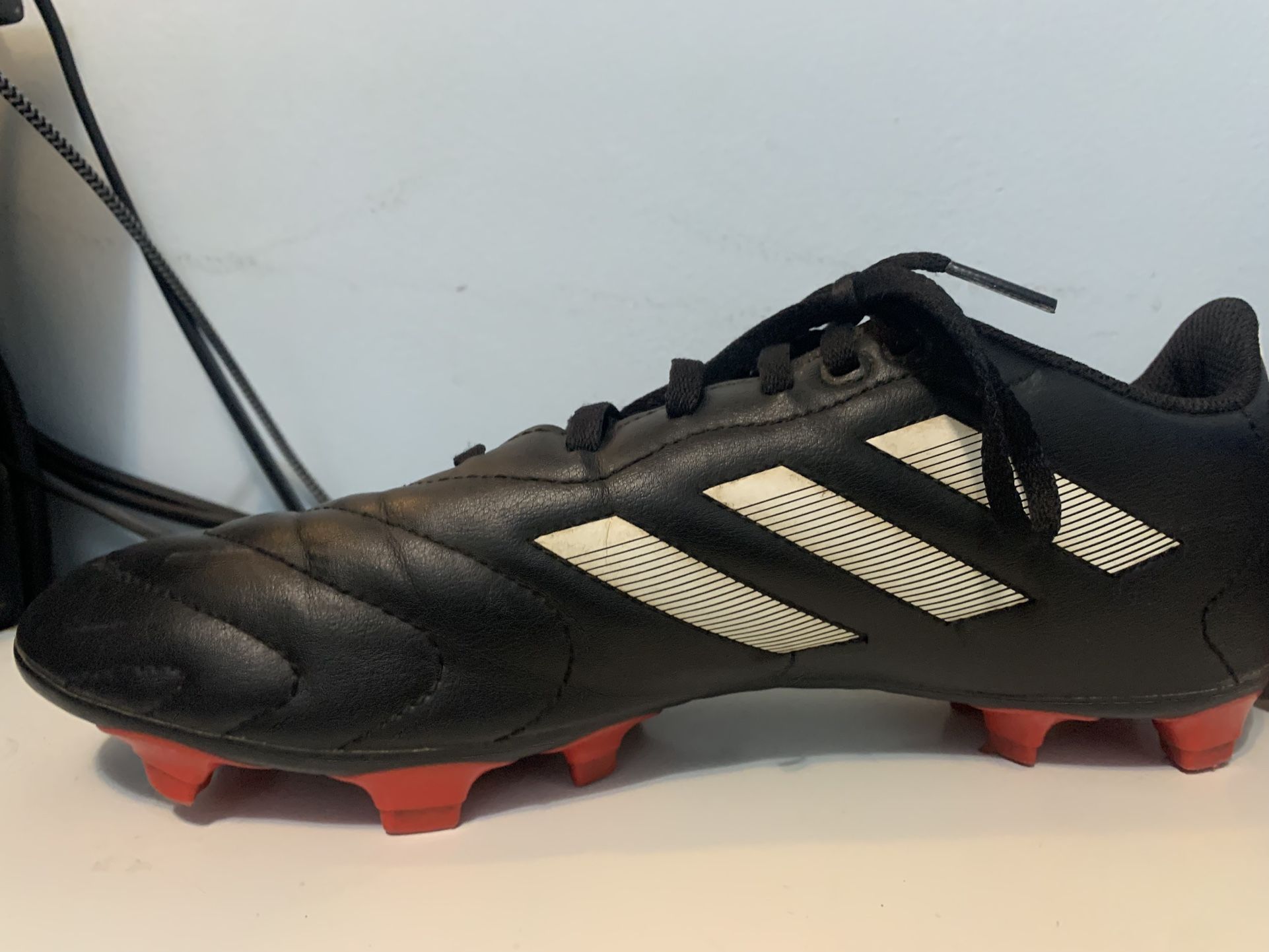Adidas  Size 9 Soccer Shoes 