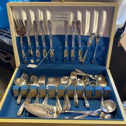 1847 vintage set  silver? i dont know!