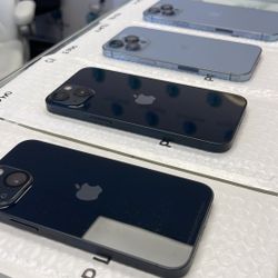 iPhone 13 Unlocked 128Gb $400 JUST TODAY 08/21/24 ON SALE COMES WITH AIRPODS !!!