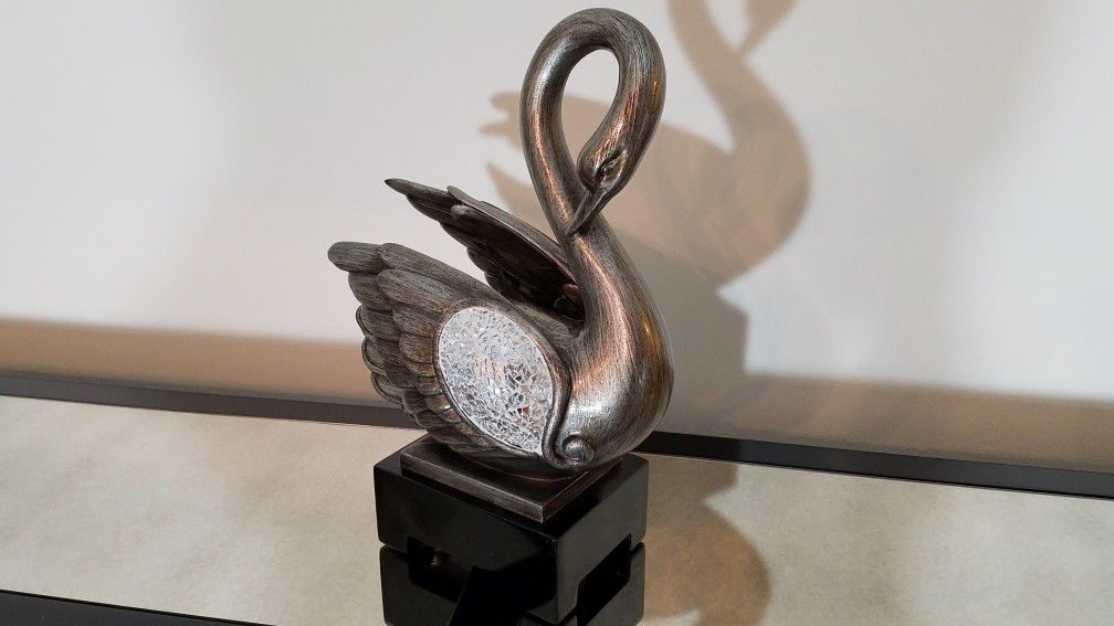 Decorative Swan Décor