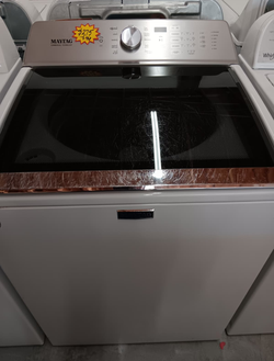 Maytag Top Load Washer — Glass Lid, Digital Controls, Clean