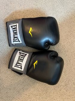Black everlast elite boxing gloves