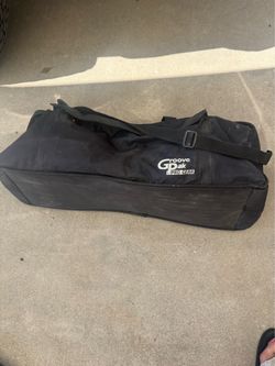 GroovePak PRO GEAR duffel bag features a reinforced base and an adjustable shoulder strap in real good shape