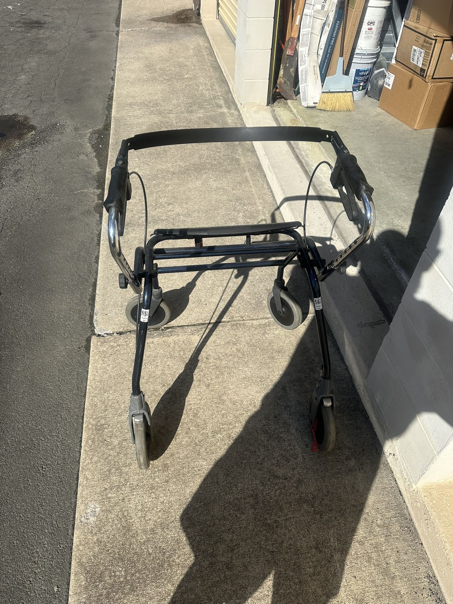 Walker/seat