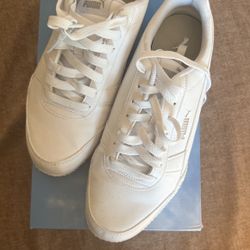 Women’s Pumas Size 9.5 $20