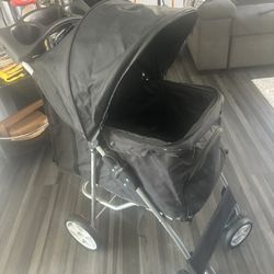 Carriola de perros o de un perrito bonito