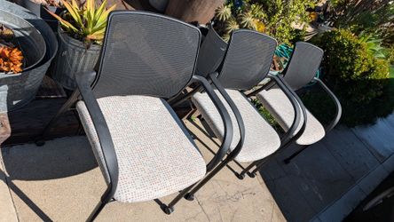 Great condition on these high quality rolling conference chairs by Hon. $25 each