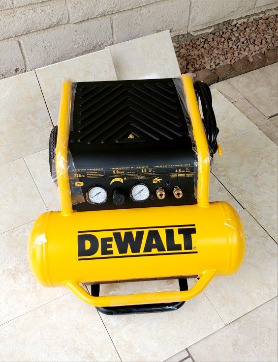 DeWALT corded Heavy Duty Air Compressor 4.5 gal 225 PSI