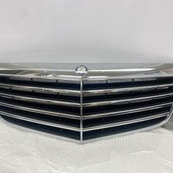 Brand New 2007-09 Mercedes-Benz Radiator Grille Assembly  212-880-17-83-9040