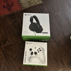 🎮 Xbox Controller With Wired Stereo Headset Series S/X READ DESCRIPTION BRAND NEW PICK UP ONLY NO TRADE 👉FIRM ON PRICE👈 ONLY CASH 💵 💲75 FOR BOTH 