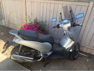 2009 Aprilia Scarabeo scooter