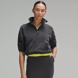 New! Lululemon brushed softstreme half zip size 10. Orig $128