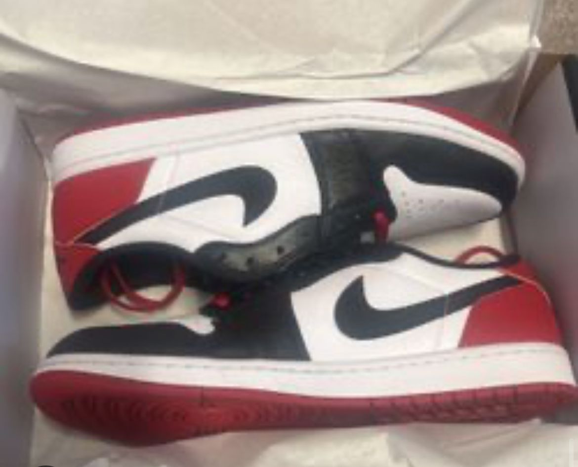 Jordan 1 Low OG Black Toe