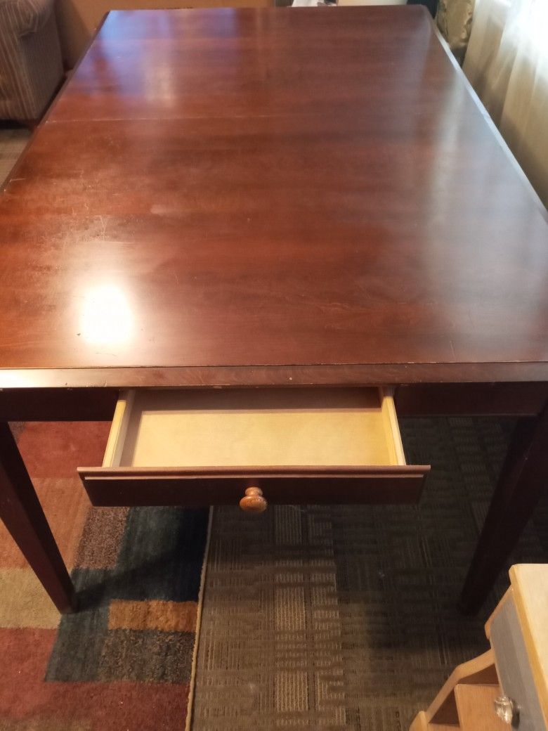 SUPER LARGE DESK/ CONFERENCE OR DINIING TABLE (GOOD CONDITION)