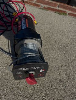 Bulldog Electric Winch with Steel Cable