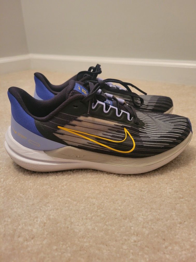 Nike Size 8 Women's Fitness Tennis Shoe