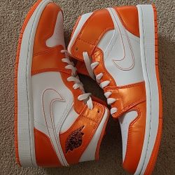 Air Jordan Retro 1 Mid Size 9 Men/11.5wmns 