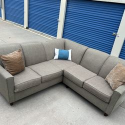 DELIVERY AVAILABLE 🚚🚛🚚 Awesome 2 Piece Sectional 