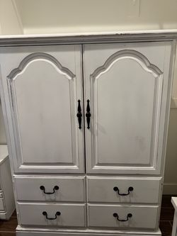 Dressers and 2 night stands