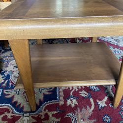 LANE WALNUT SIDE/END TABLE