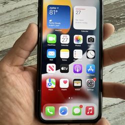 iPhone 11 64GB Excellent Condition W/ New Tempered Glass Screen Protector 