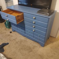 Cedar Wood 6 Drawer Dresser.