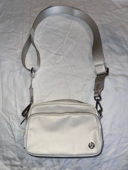 Lululemon Everywhere Crossbody Bag 2L Metal Hardware