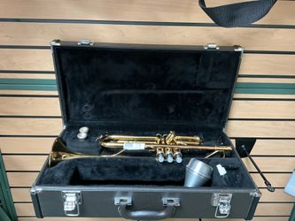Yamaha trumpet in case