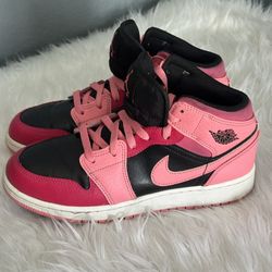 NIKE AIR JORDAN 1 MID ,,Coral Chalk''  girls women
