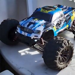 Brand new N Sealed  Extremely Big LAEGENDARY 1:10 Scale 4x4 Off-Road BEST MONSTER TRUCK IN TOWN!!!!!
