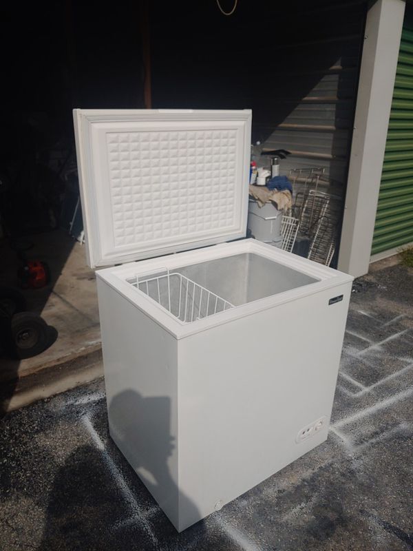Magic Chef 5.5 cubic foot chest freezer for Sale in Kathleen, GA - OfferUp