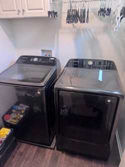 Samsung washer & gas dryer set (brushed black) – only 1 year old!