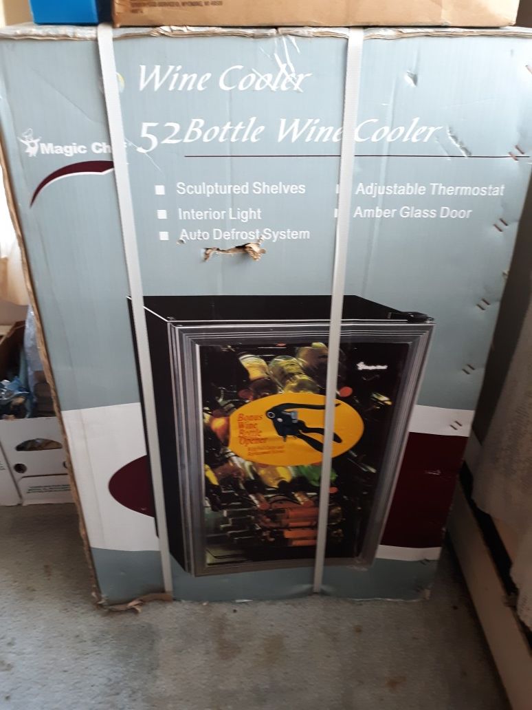 MAGIC CHEF 52 BOTTLE WINE COOLER N.I.B.