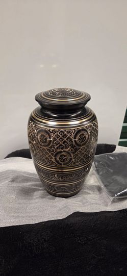 Black and Gold Engraved Cremation Urn