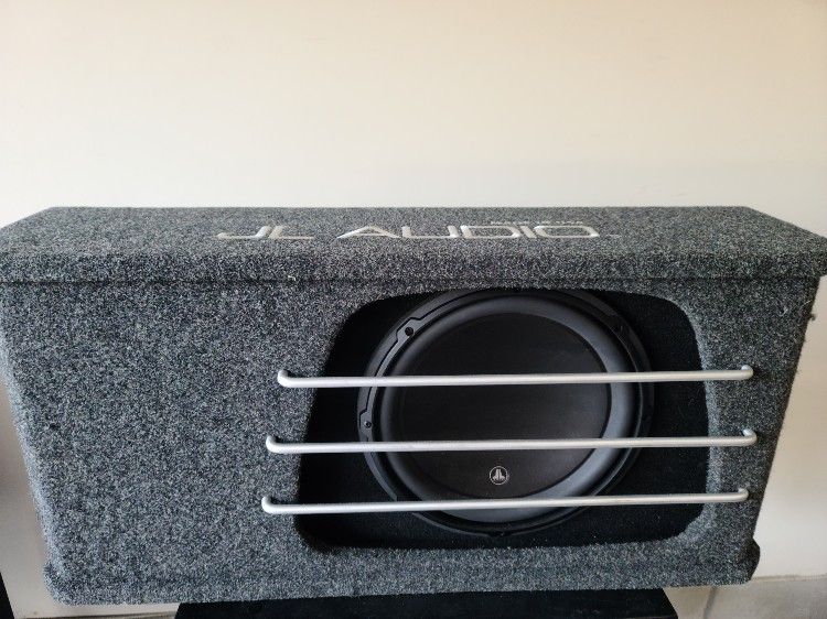 JL Audio Subwoofer with Rockford Fosgate Amplifier