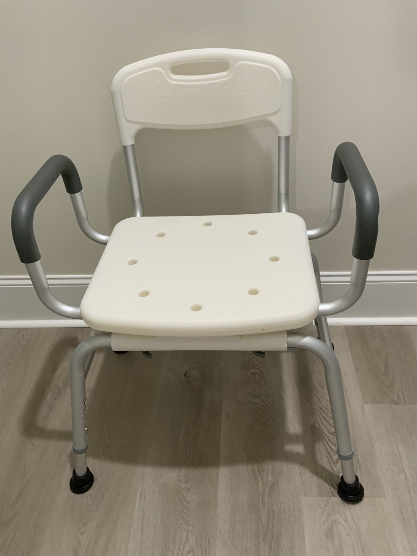 Swivel Shower Chair - 360⁰ Swivel - Heavy Duty. NEW. Smoke free home.