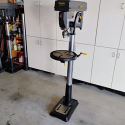 C.M. 17" 16 speed, 1 H.P., Like New Cond!