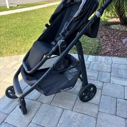 Uppababy Cruz Stroller – Gently Used & In Great Condition