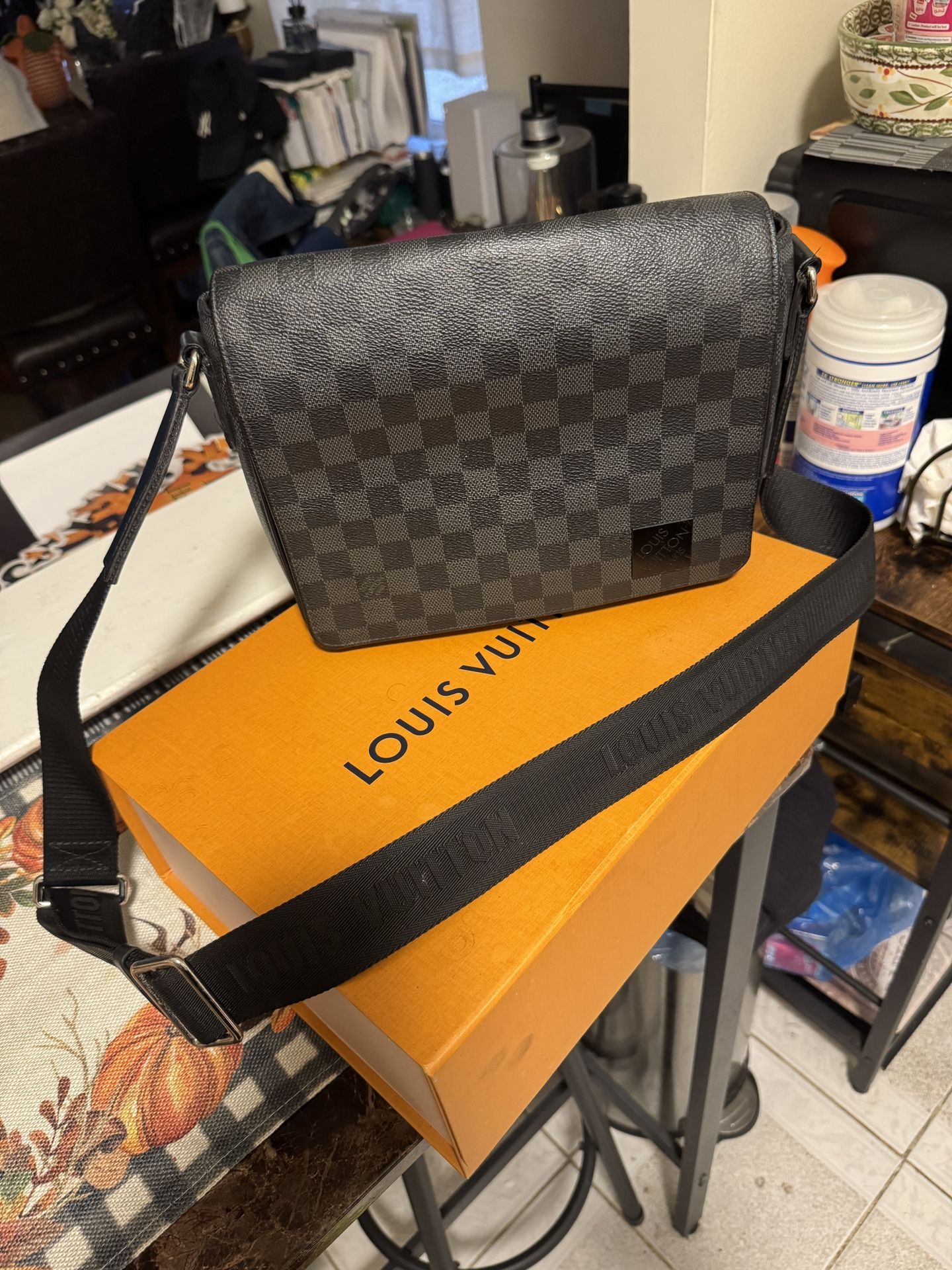 Louis Vuitton Messenger Bag Clean 100% Authentic