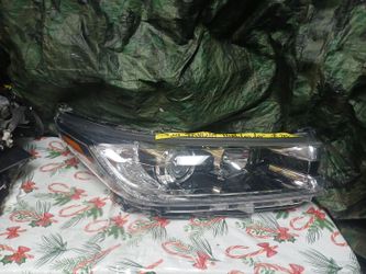 2017-19 Toyota Highlander Right  Headlight Black LED